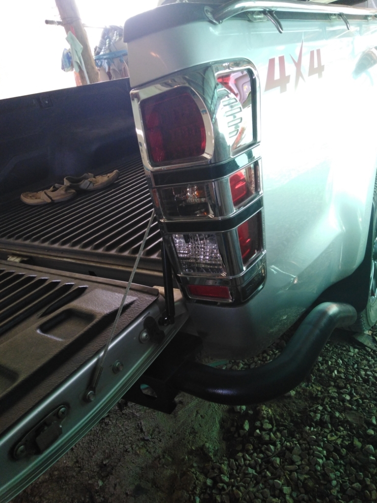 โช้คผ่อนแรงฝาท้าย ช่วยเปิดฝาท้ายแบบสโลว์ ISUZU D-MAX 10 6873a0bca37ca0062cc0935f73ceddb3