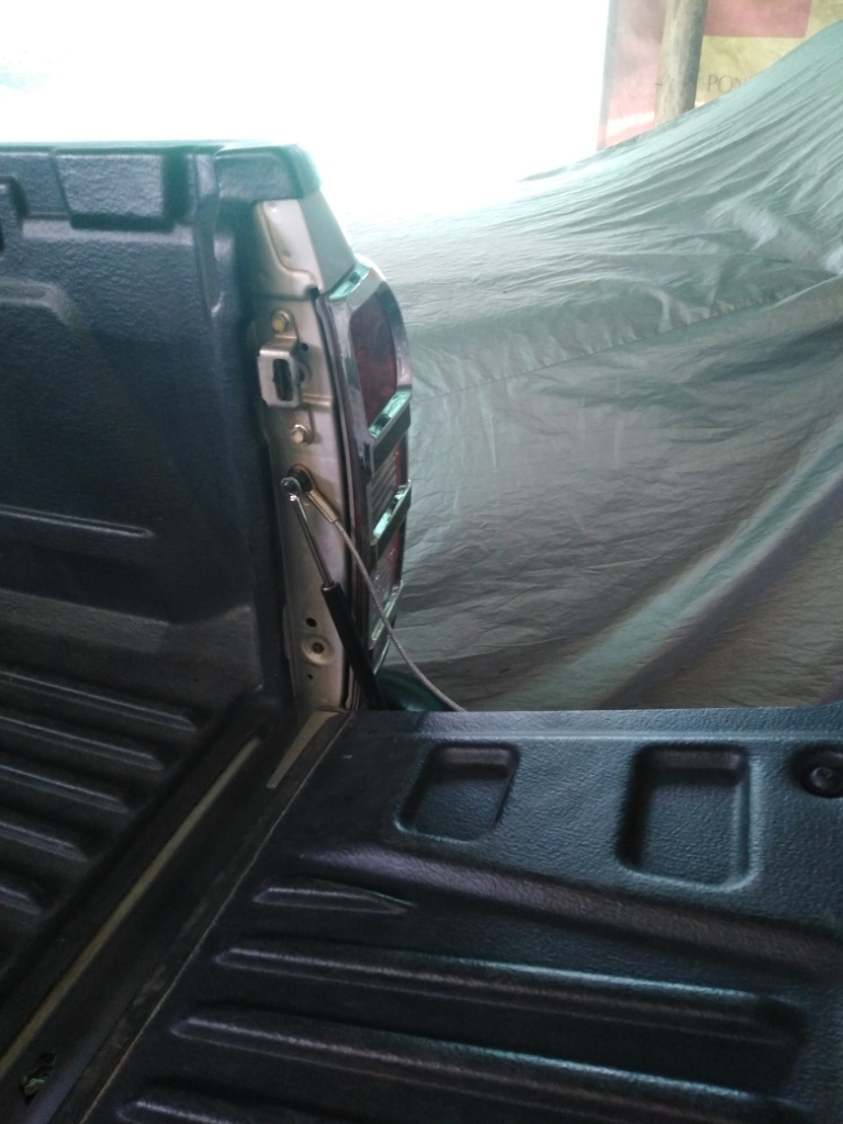 โช้คผ่อนแรงฝาท้าย ช่วยเปิดฝาท้ายแบบสโลว์ ISUZU D-MAX 12 7bc2f98c06694ddf5d1d67382096fd1c