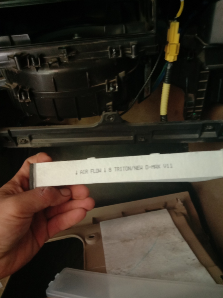 กรองแอร์ Isuzu D-Max all new ปี 2012-2019 พร้อมฝาปิด 2 8bc5164583e1f5e8f99ddec73c97f783