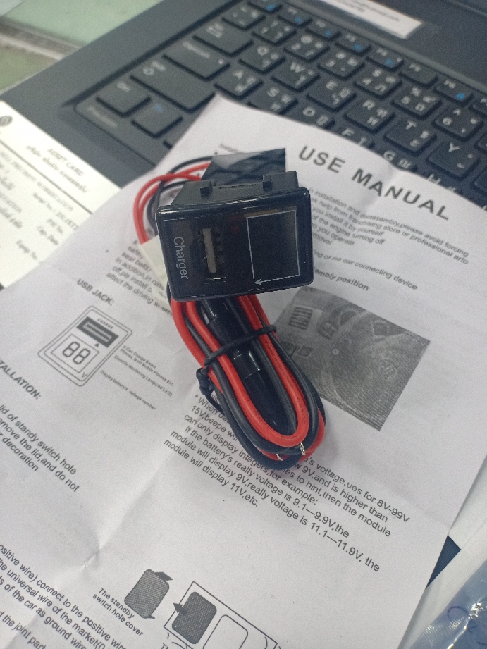 ช่องชาร์ต USB 1 ช่อง พร้อมช่องวัดโวลท์(วัดแรงดันแบตเตอรี่) ตรงรุ่น สำหรับ Isuzu 2 9165263ee0d03b2eeae47d27c3fea66d