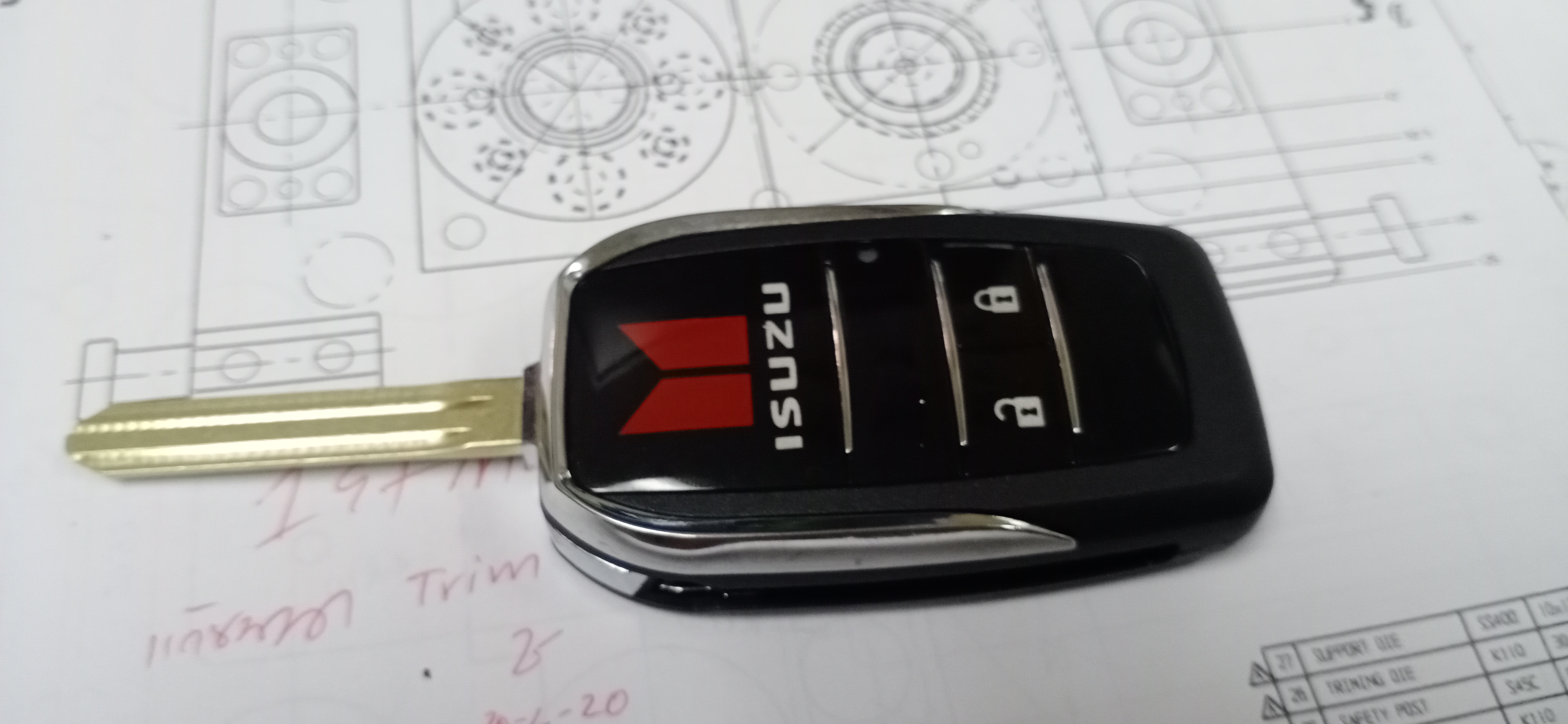 กรอบกุญแจพับ ISUZU D-MAX, MU-X พร้อมโลโก้ ISUZU แดง 6 93c7e815ec6cf094846eb5430aef8d4d