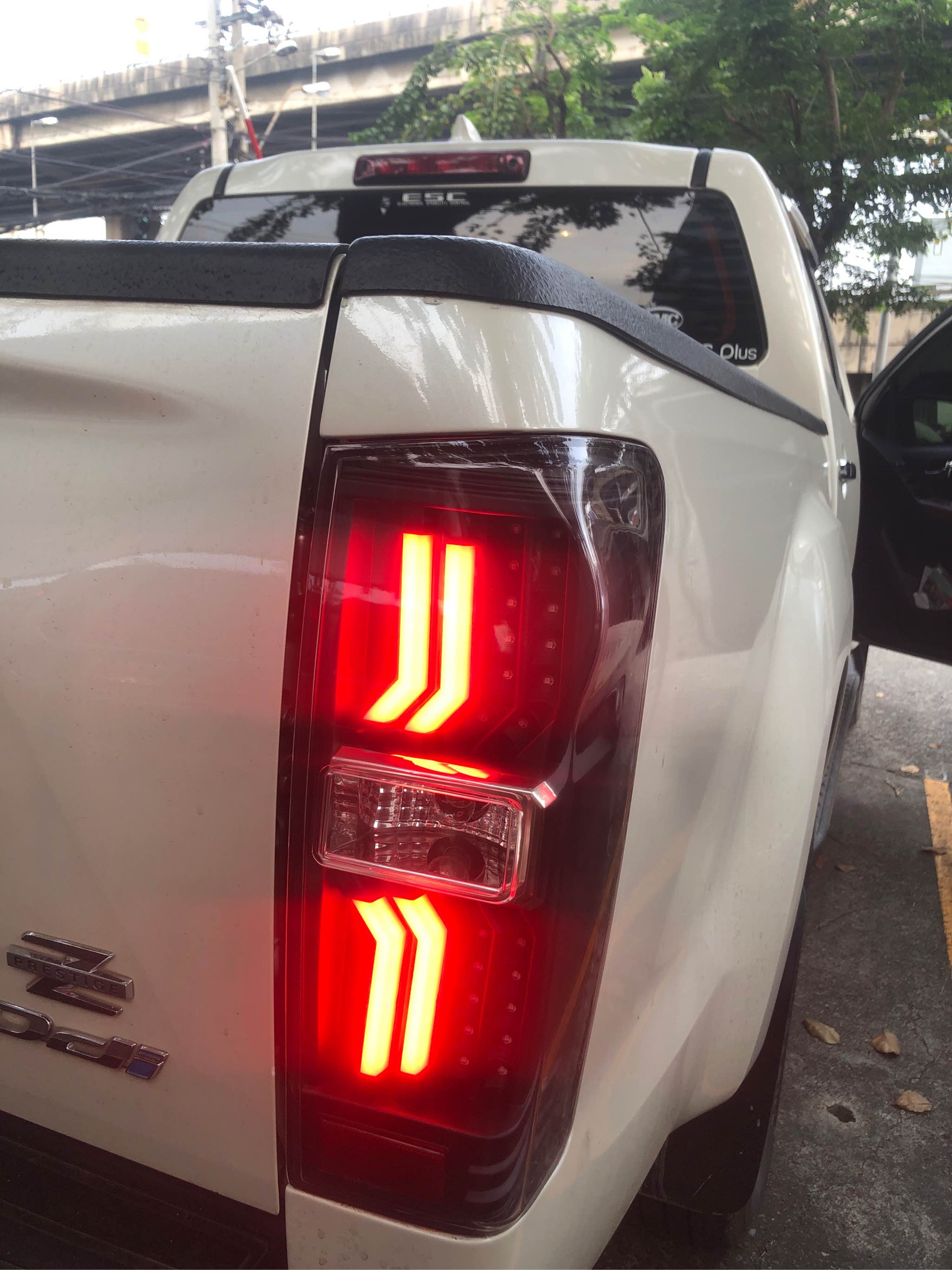 ไฟท้ายแต่ง All ISUZU New D-Max สีดำ 4 f27d37b6ef36bb45edd28d80ee5460b2