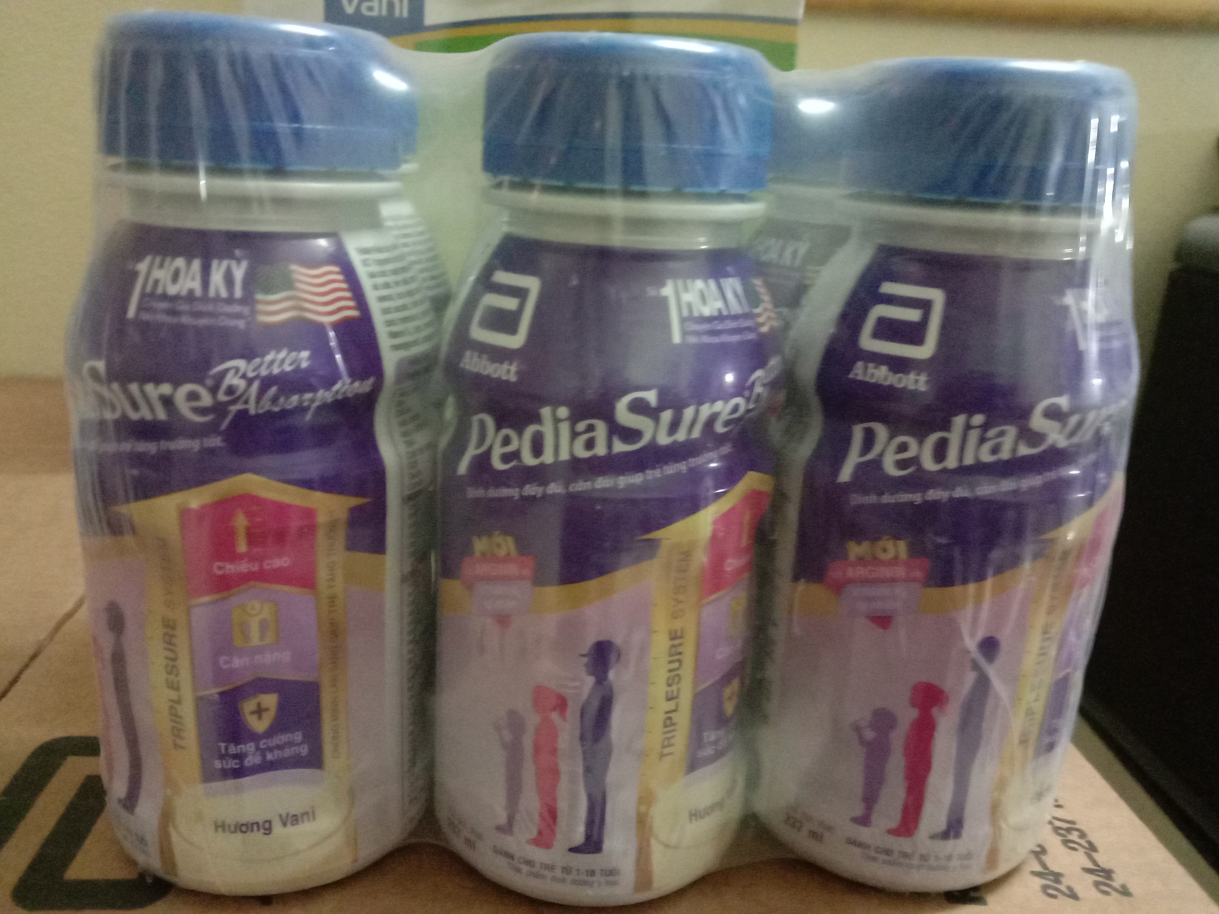 Sữa bột pha sẵn Pediasure dạng lốc 6 chai 237ml. 
Dành cho trẻ từ 1-10 tuổi .
Sản phẩm của Abbott hoa kỳ nhập khẩu và phân phối bởi Cty 3A