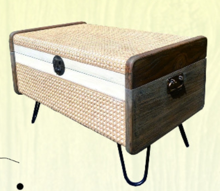 Meja peti kombinasi kayu dan rotan. Meja tamu. Meja box