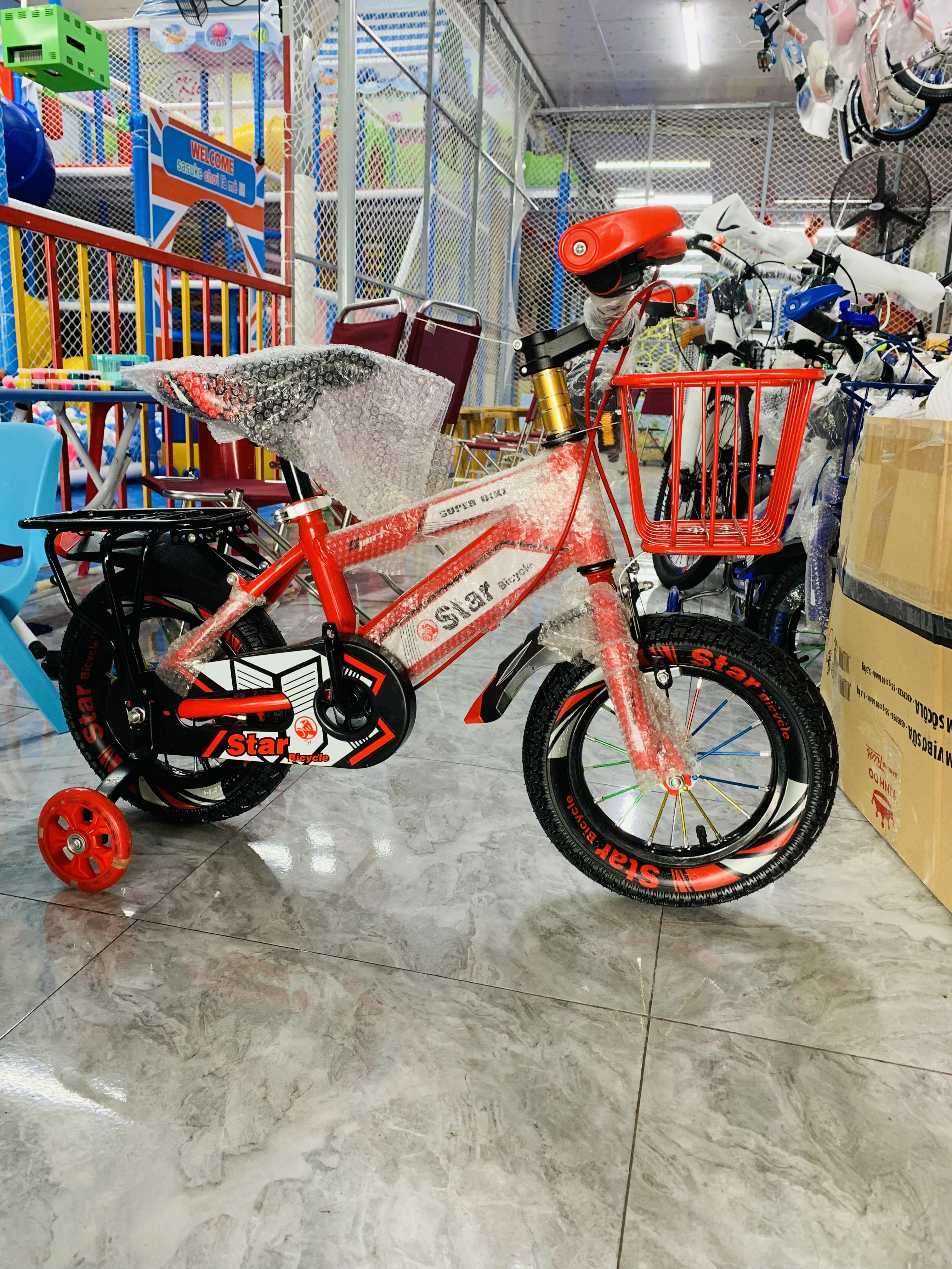 Xe đạp trẻ em bánh 12 inch kiểu dáng thể thao kèm hướng dẫn lắp đặt