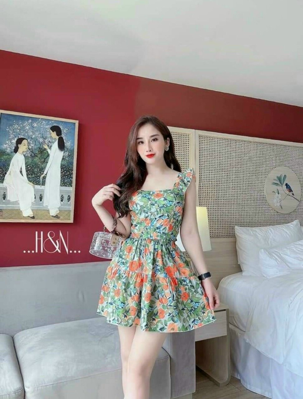 Hot hot đã cập bến sét áo hoa cài nút thật& chân váy có lót trong
2 màu y hình
chất liệu : lụa hoa