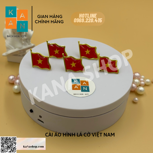 Huy hiệu hình lá cờ Tổ quốc Việt Nam