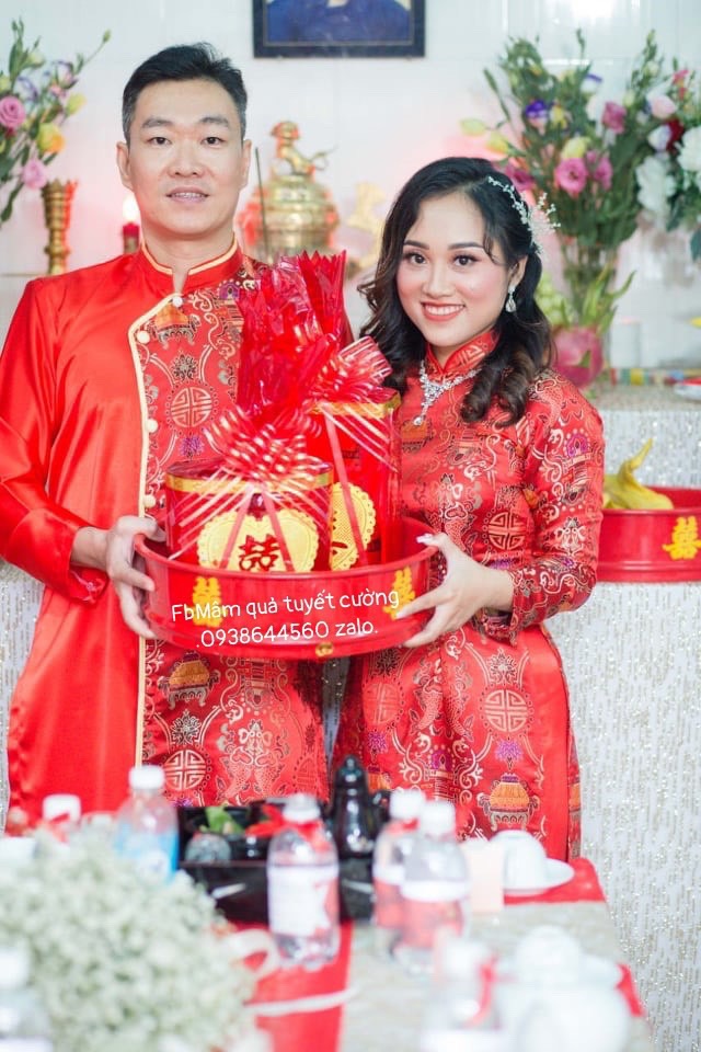 Cặp trà gụ ra mắt nhà gái