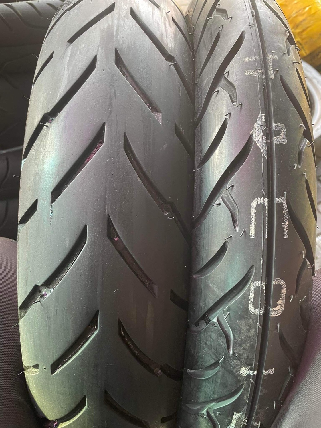Cặp vỏ dunlop 90/90-17 và 120/70-17
cặp vỏ xe winner x, cặp vỏ xe exciter