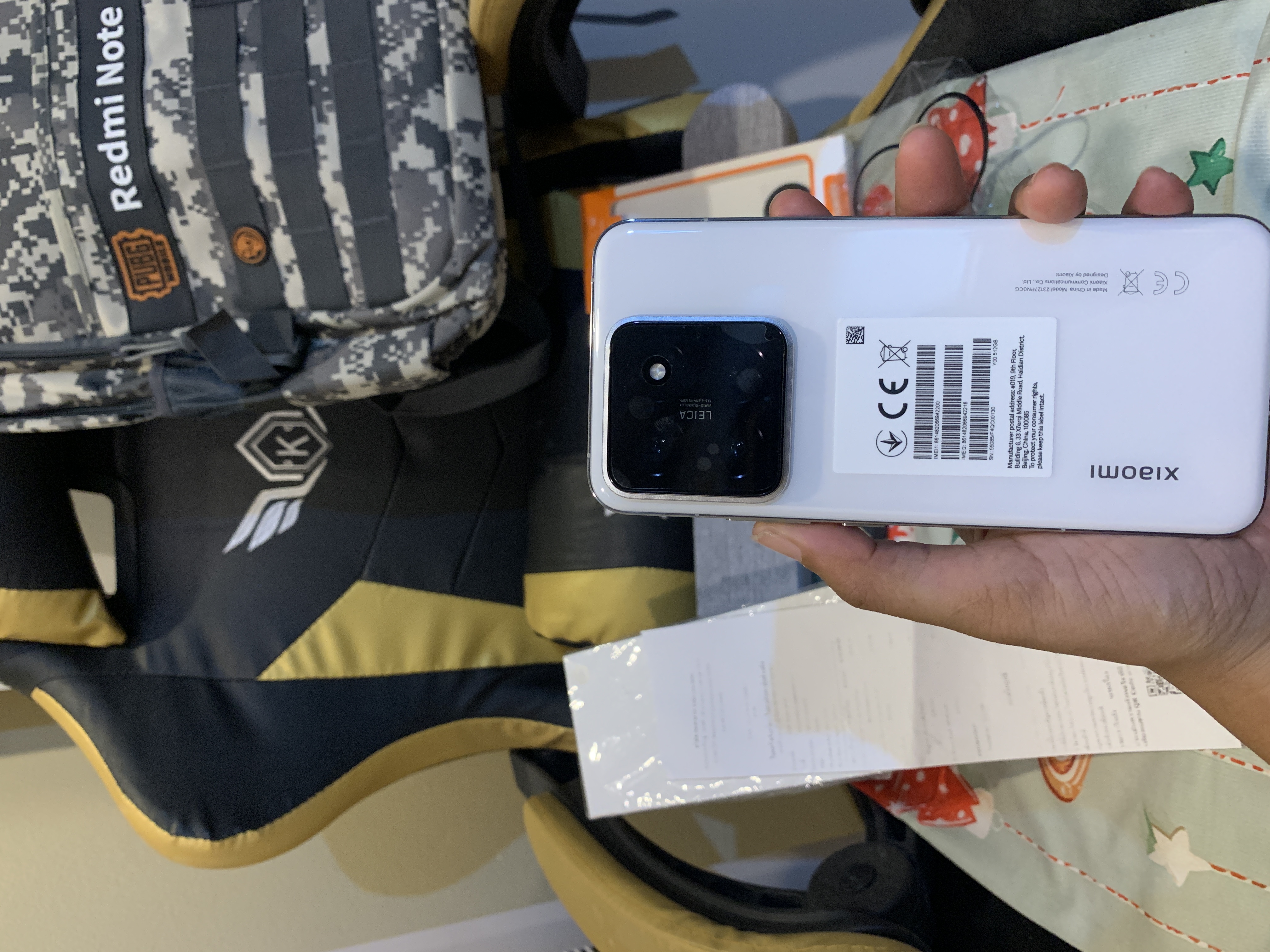 Xaiomi14 white ราคา 16,000 บาท*ส่งฟรี