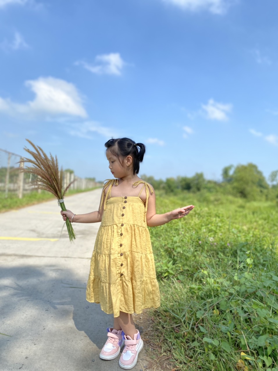 Đầm dây vàng bee bee kid ngọt ngào .dịu dàng