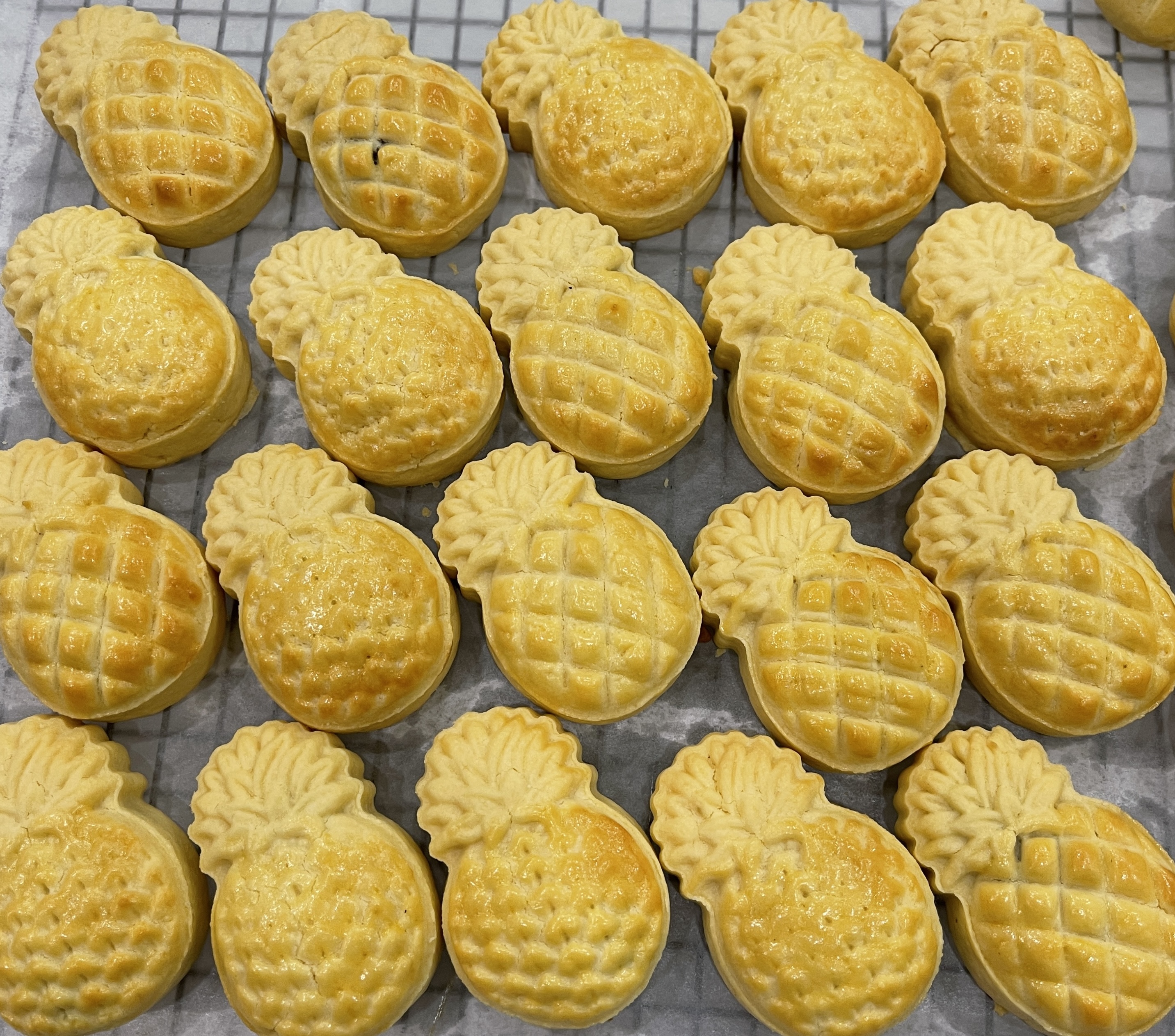 Bánh dứa đài loan hộp 10 cái 40gr, bánh quy cao cấp, bánh ăn vặt, bánh hand made