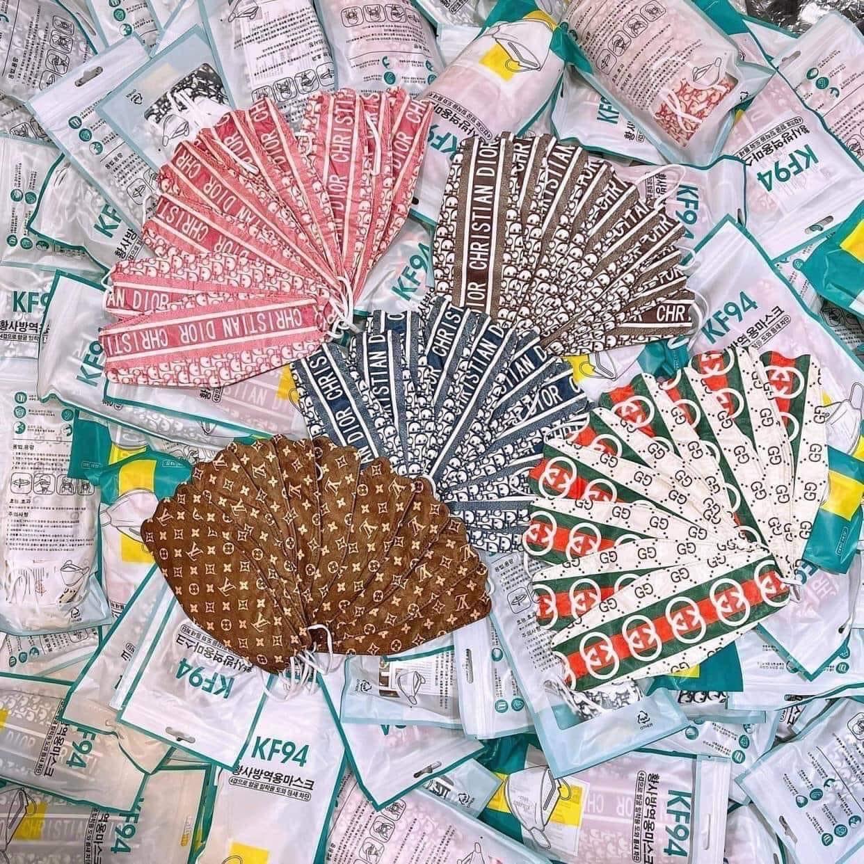 Khẩu trang KF94 hoạ tiết thương hiệu