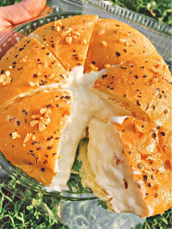 Bánh bơ tỏi sốt phô mai