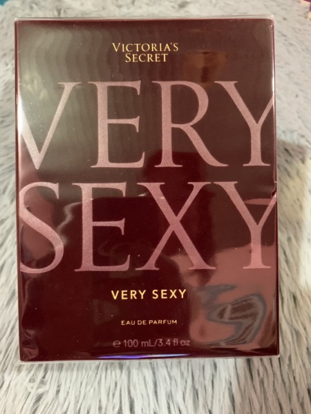 Nước hoa nữ Victoria’s Secret Very Sexy EDP 100ml màu đỏ