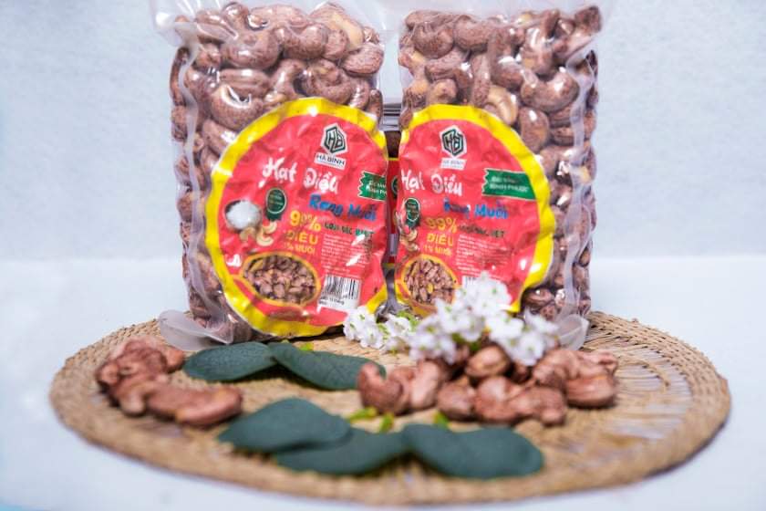 Hạt điều rang muối Bình Phước. Hạt điều nguyên lụa rang củi Hà Bính chuẩn đặc sản Bình Phước hạt to, béo giòn. Gói 500g