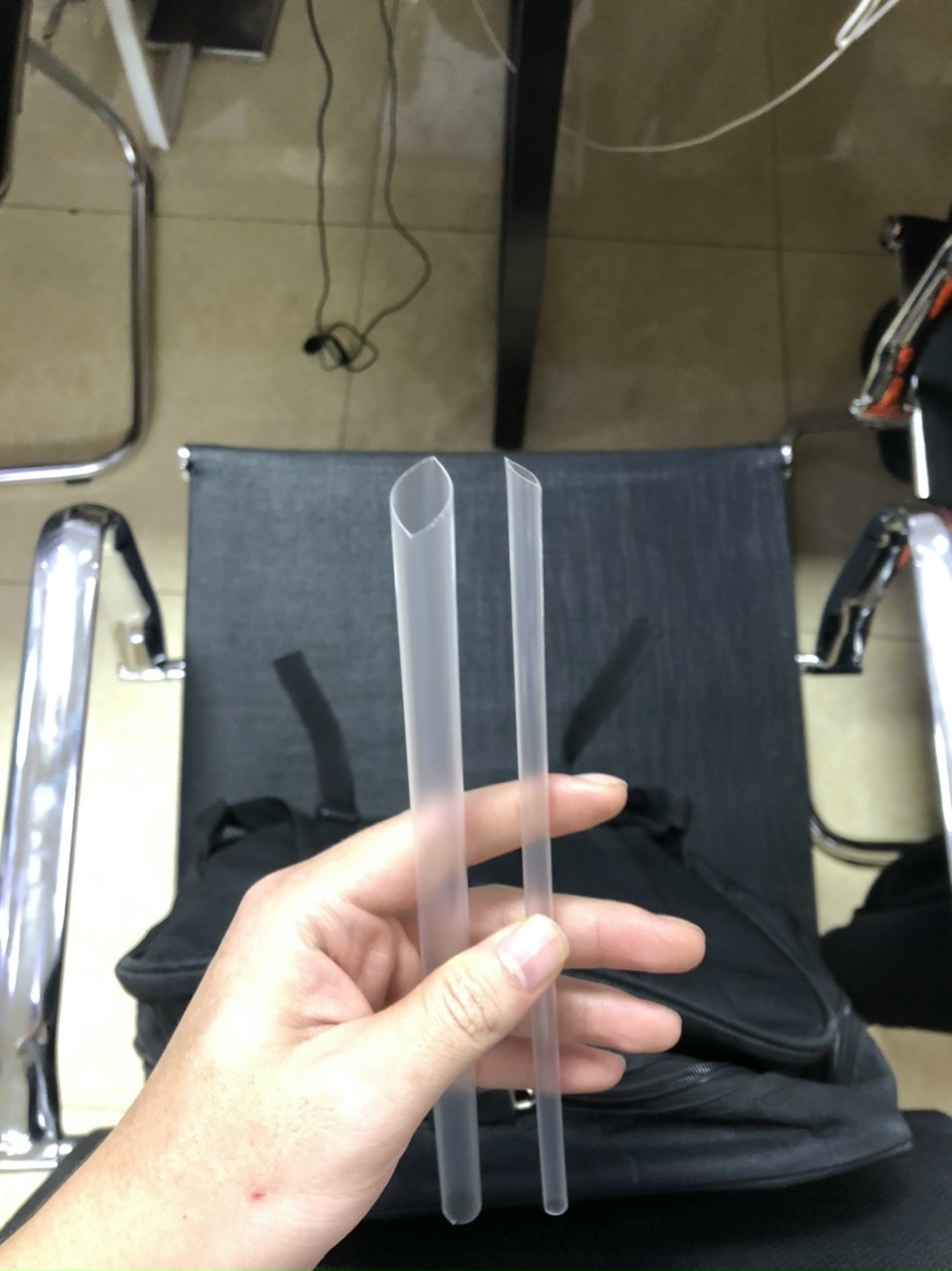 Ống hút trong nhọn phi 12