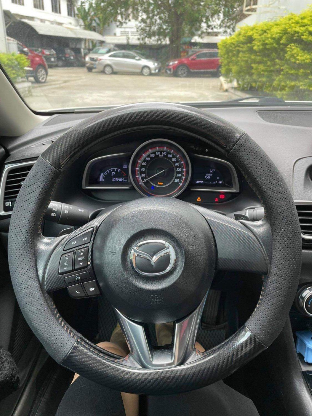 Bọc vô lăng cacbon tất cả dòng xe mazda