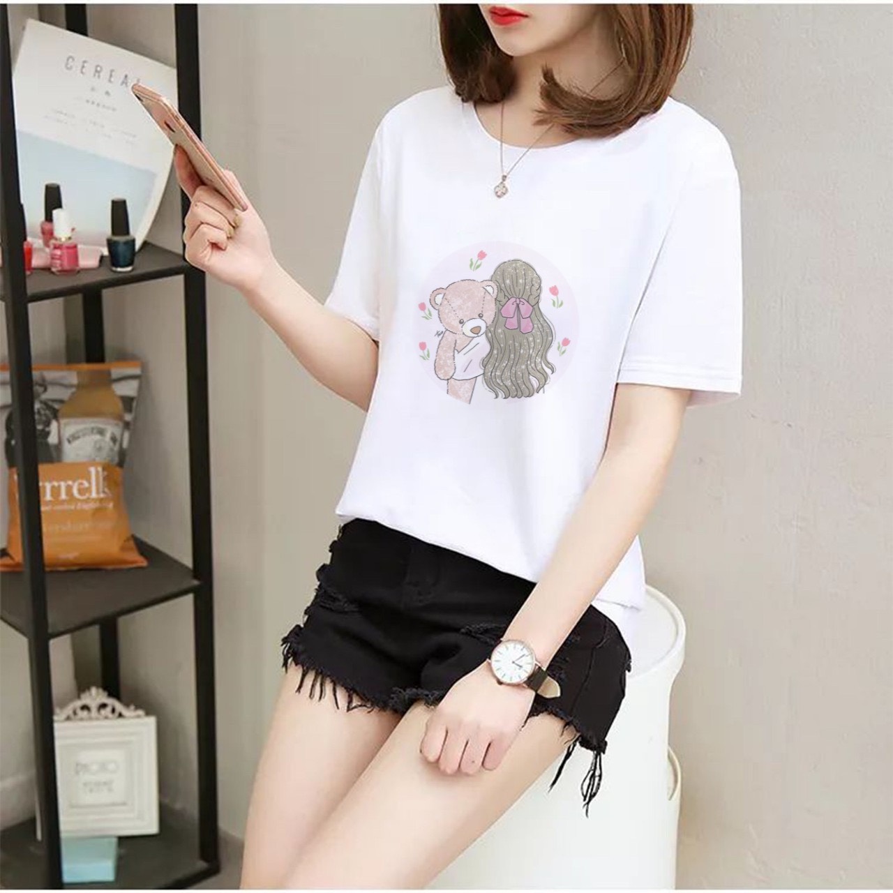 [Giá sỉ toàn quốc]áo thun nữ phom rộng tay lỡ giá rẻ 10k in hình cô gái ôm gấu xinh xắn