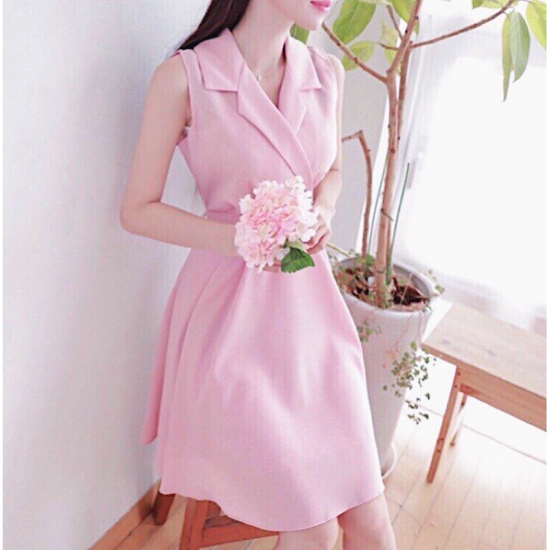 Đầm hồng xoè cổ vest