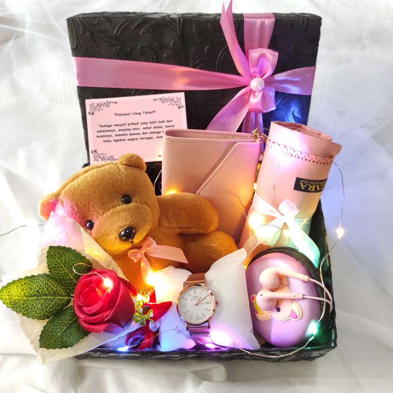 KADO ULANG TAHUN CEWEK