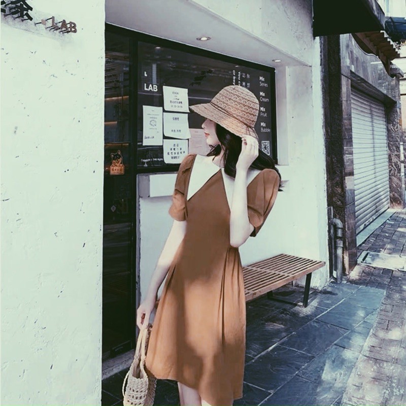 Đầm nâu phối cổ trắng