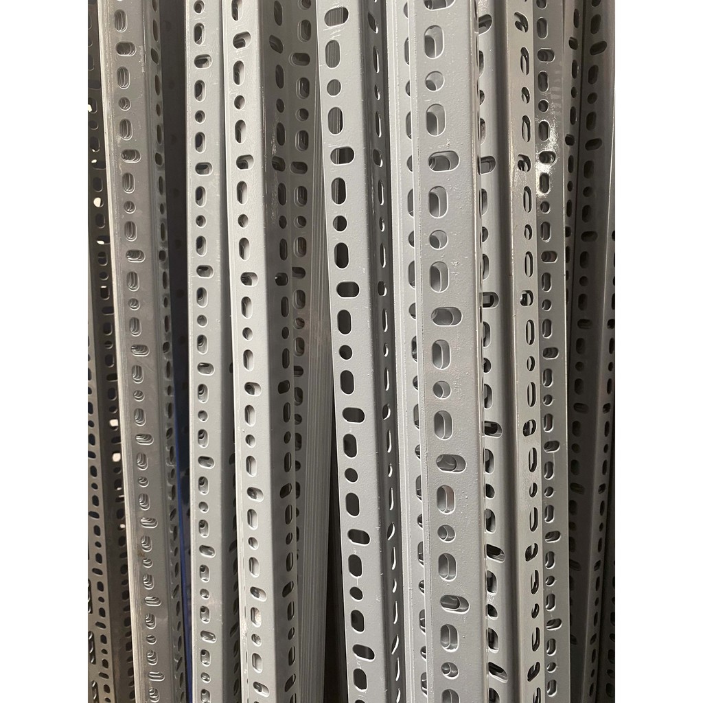 Thanh sắt v lỗ 3x3cm dày 2 ly - dài 80cm