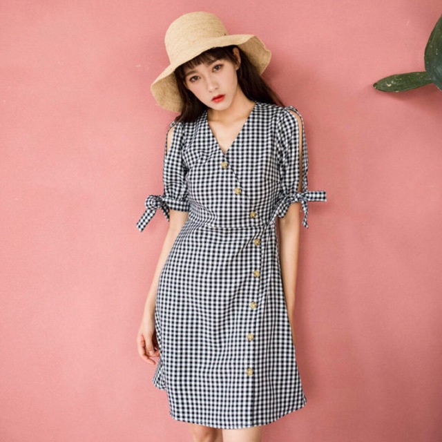 Đầm caro nút xéo