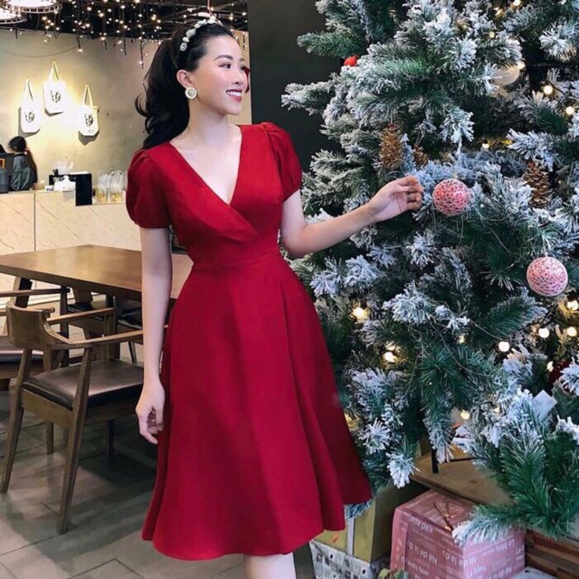 Đầm đỏ form dài cổ V