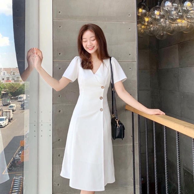 Đầm trắng nút dừa