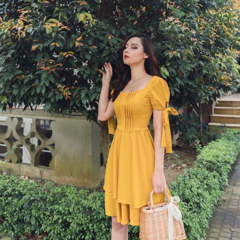 Đầm vàng tầng tay nơ