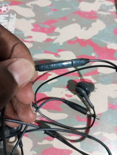 Samsung AKG Earphones With microphone Volume Control