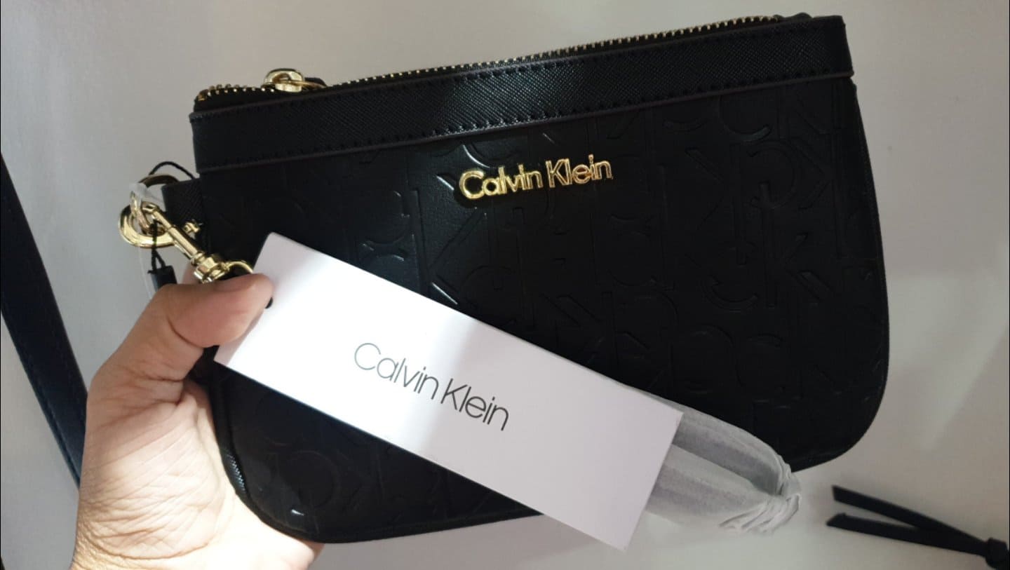 Saffiano Leather ID Holder from Calvin Klein ( BD21 ) #new #elegant  #attractive #luxury #brands #outlet #discount #less #original #bahrain…