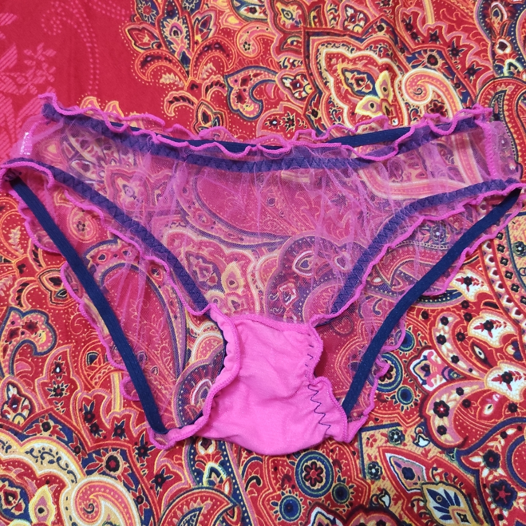 Qisqa sochli va katta kokrakli oriq qoramagiz