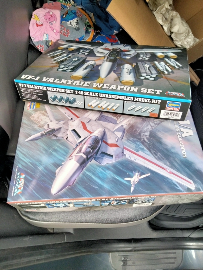 Maquette 1/48 VF-1J/A Valkyrie Macross - Équipe Vermilion - Hikaru Ichijo - À Monter Et Peindre