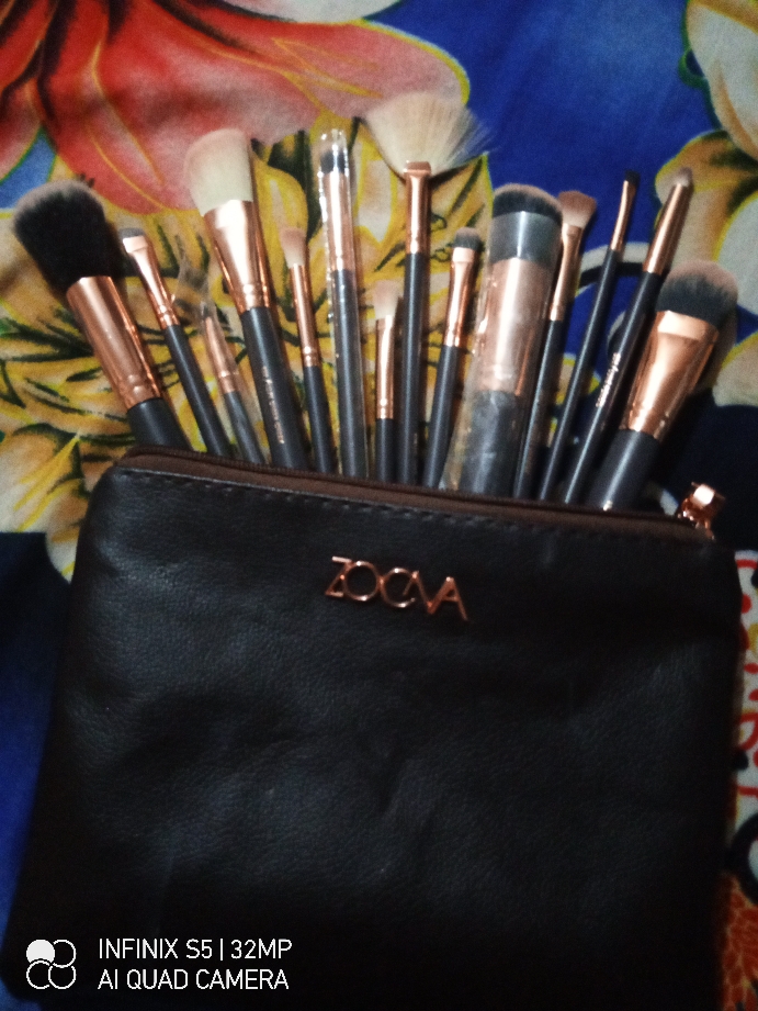 Zoeva 15 Pieces Makeup Brushes With Pouch