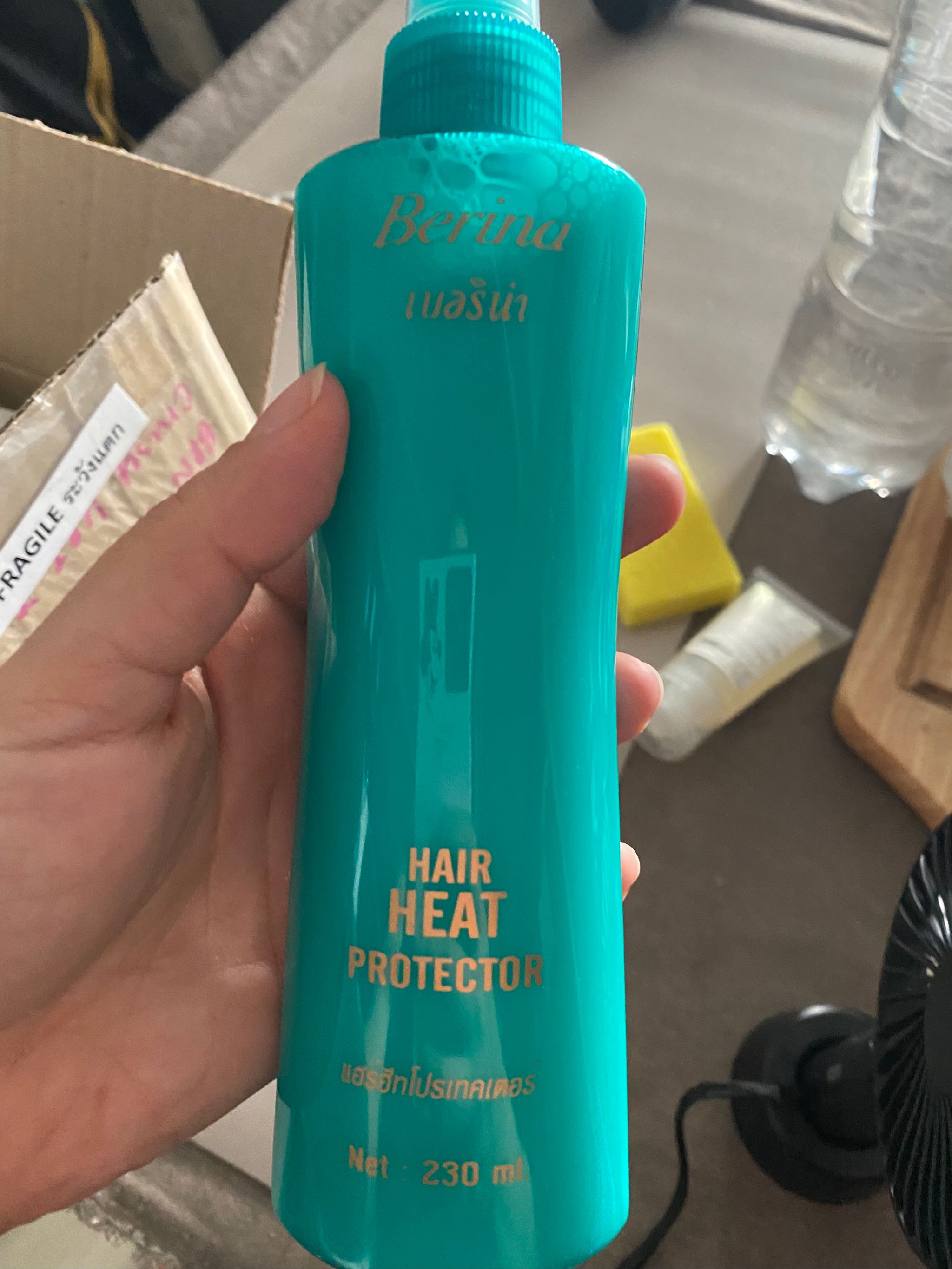 Berina Hair Heat Protector Spray 230ml. เบอริน่า สเปรย์น้ำนม กันความร้อน  ปกป้องเส้นผม 