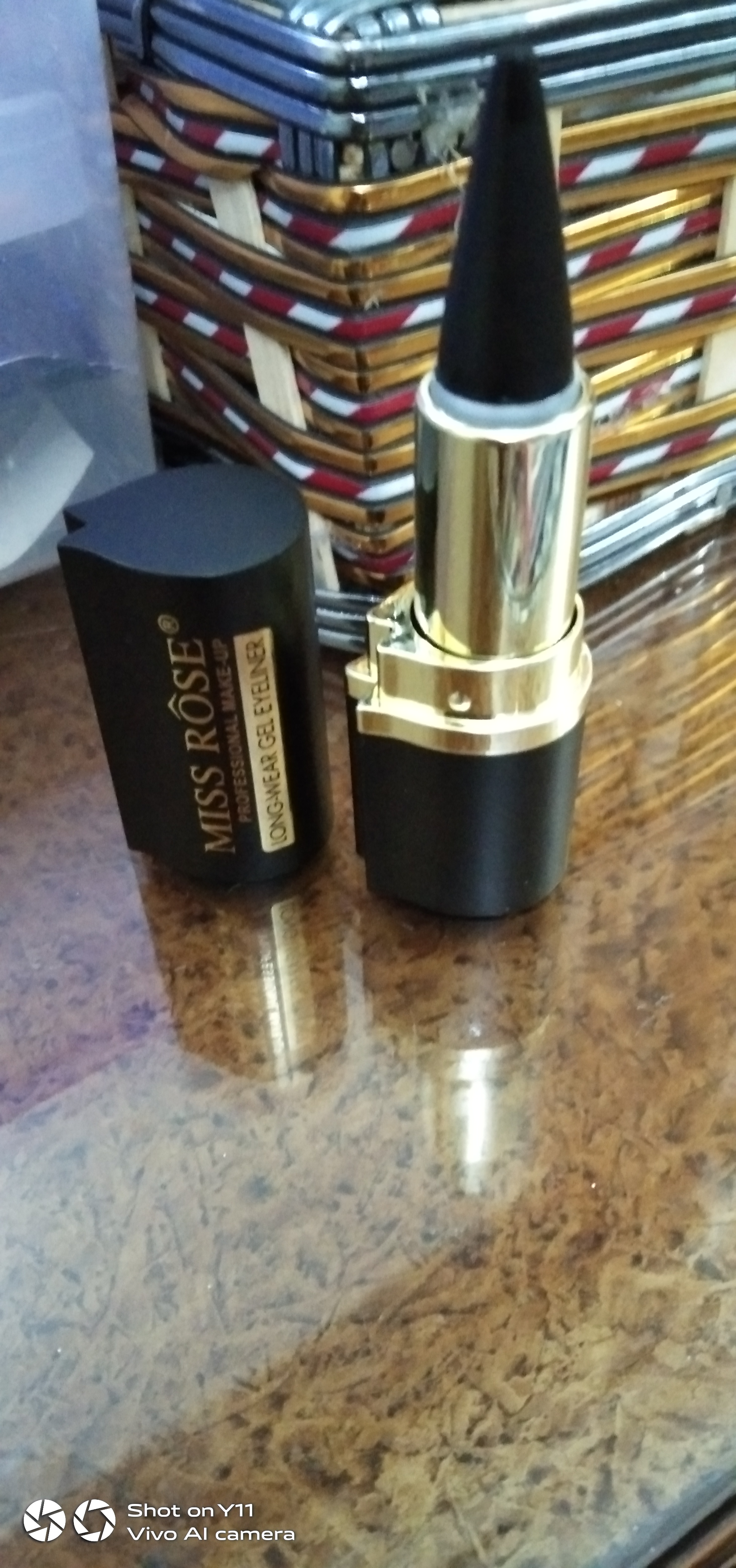  Miss Rose Eyeliner Kajal