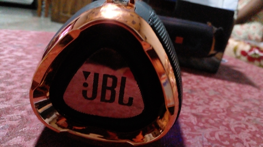 Jbl best sale r8+ price