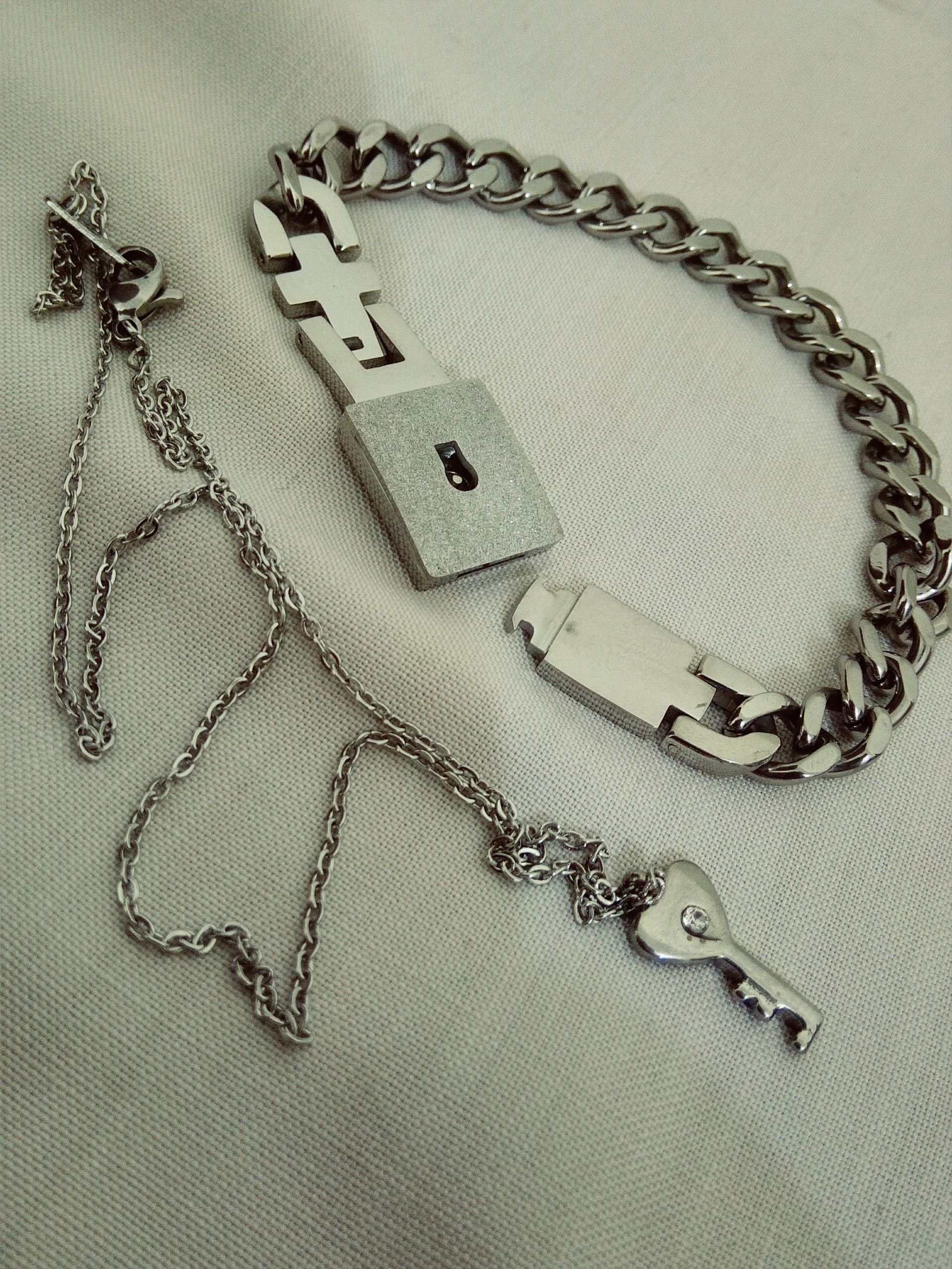 Love Lock Key Bracelet Pendant Online In Pakistan – The Dapper Shop