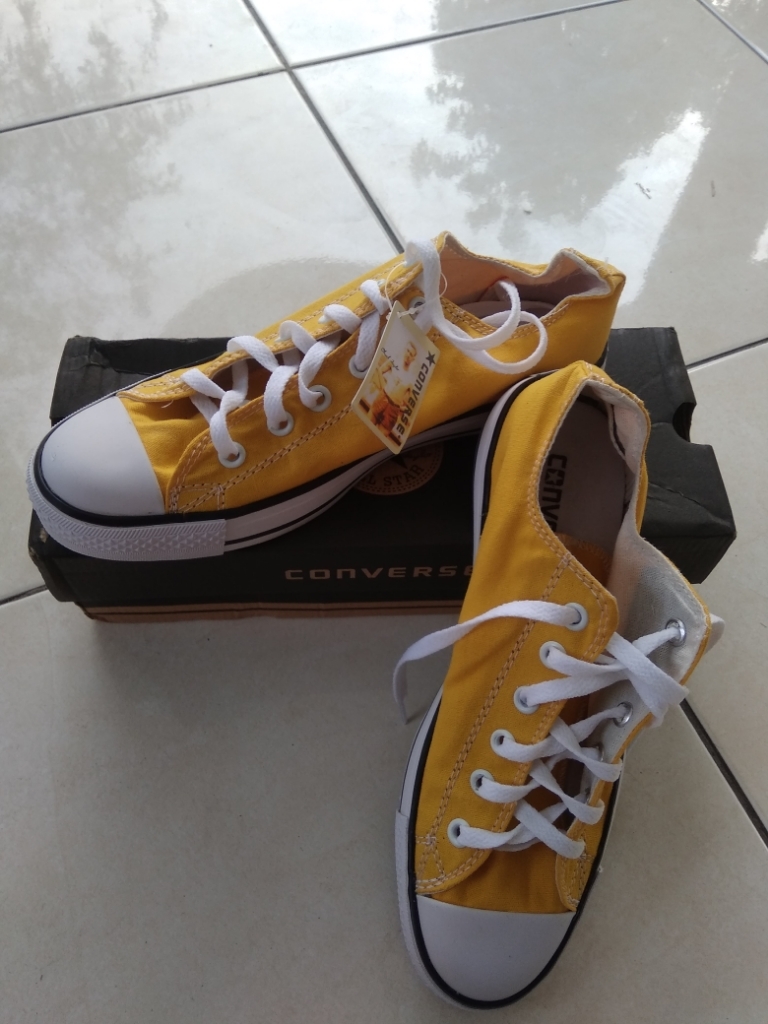 converse kuning mustard