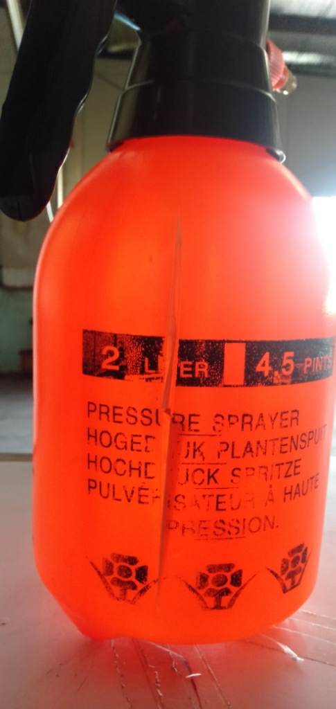 Portable 2.0L Chemical Sprayer Pressure Garden Spray Bottle