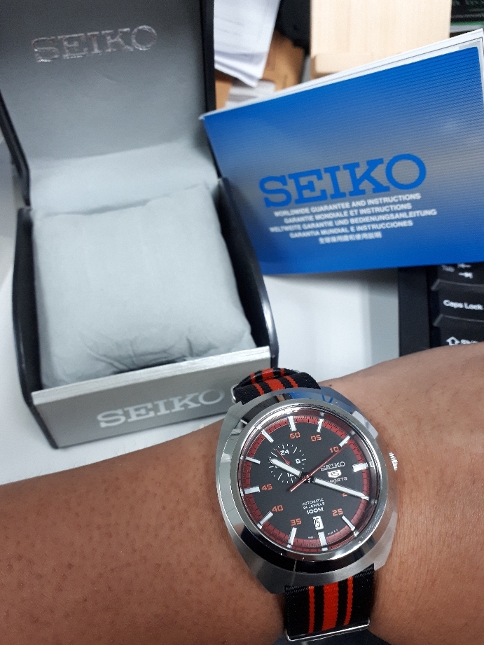 Seiko Sports SSA287K1 Helmet Diastar Automatic Watch for Mens w - Main Image