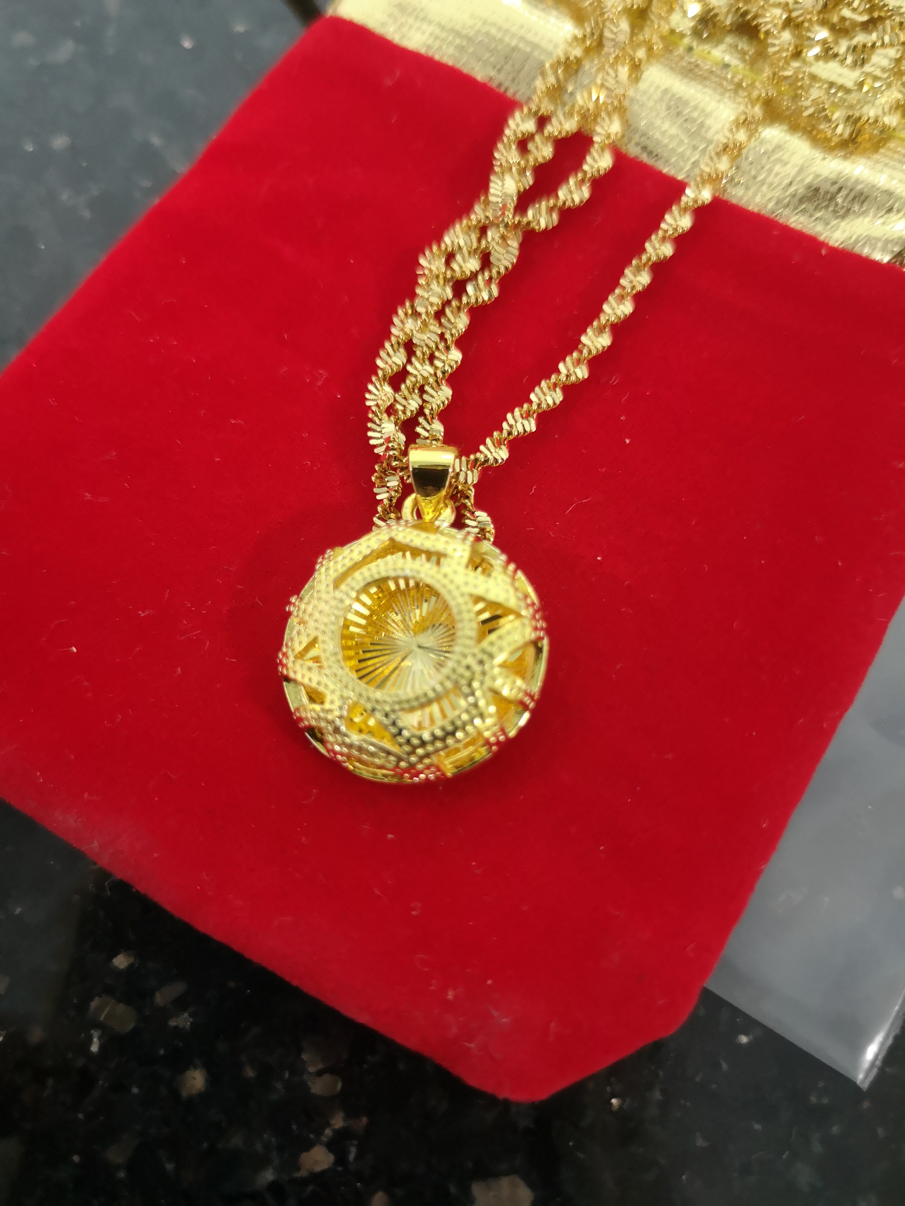 Wave Chain and Pendant Gold Necklace 