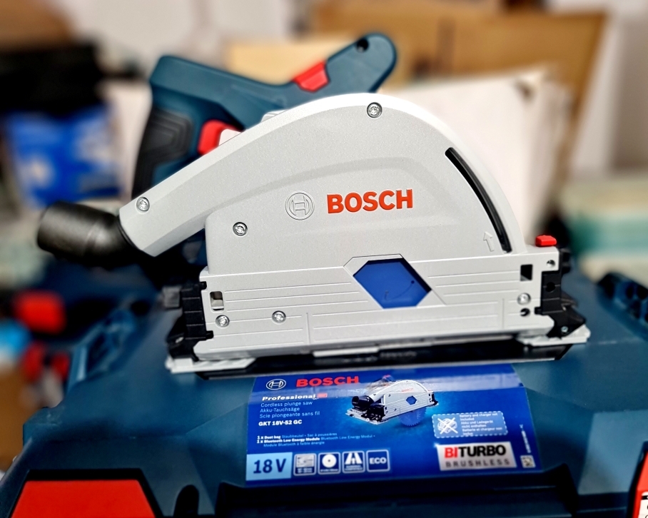 Bosch Professional Scie plongeante sans fil GKT 18V-52 GC Kit L