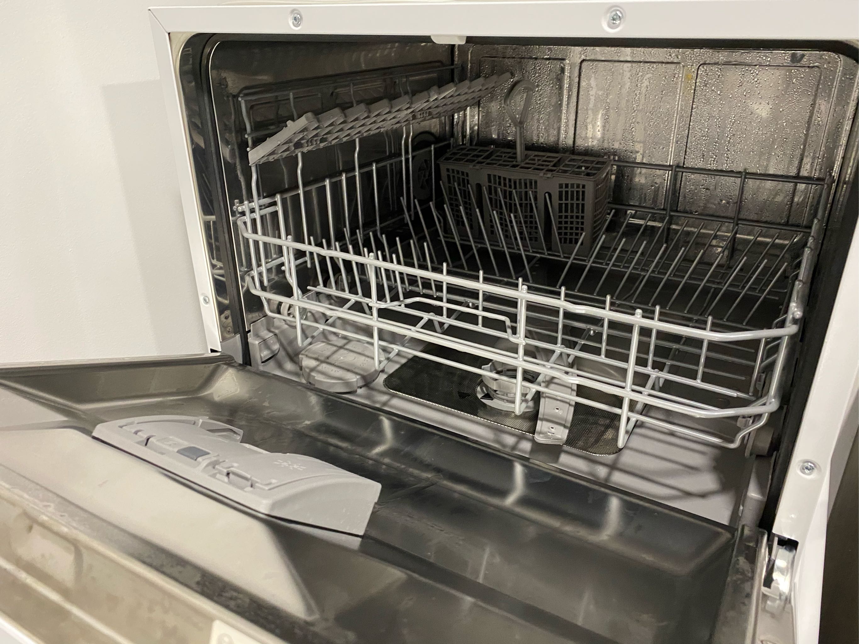 Countertop Dishwasher Review-How to Use a Countertop Dishwasher 