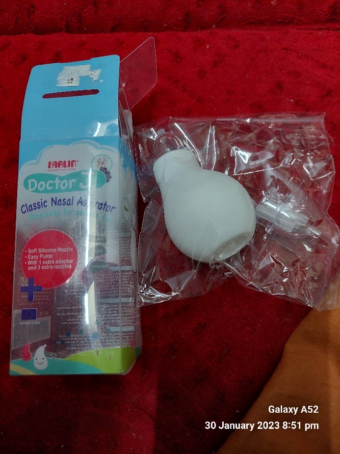 Farlin Anti Backflow Nasal Aspirator helps relieves baby's stuffy