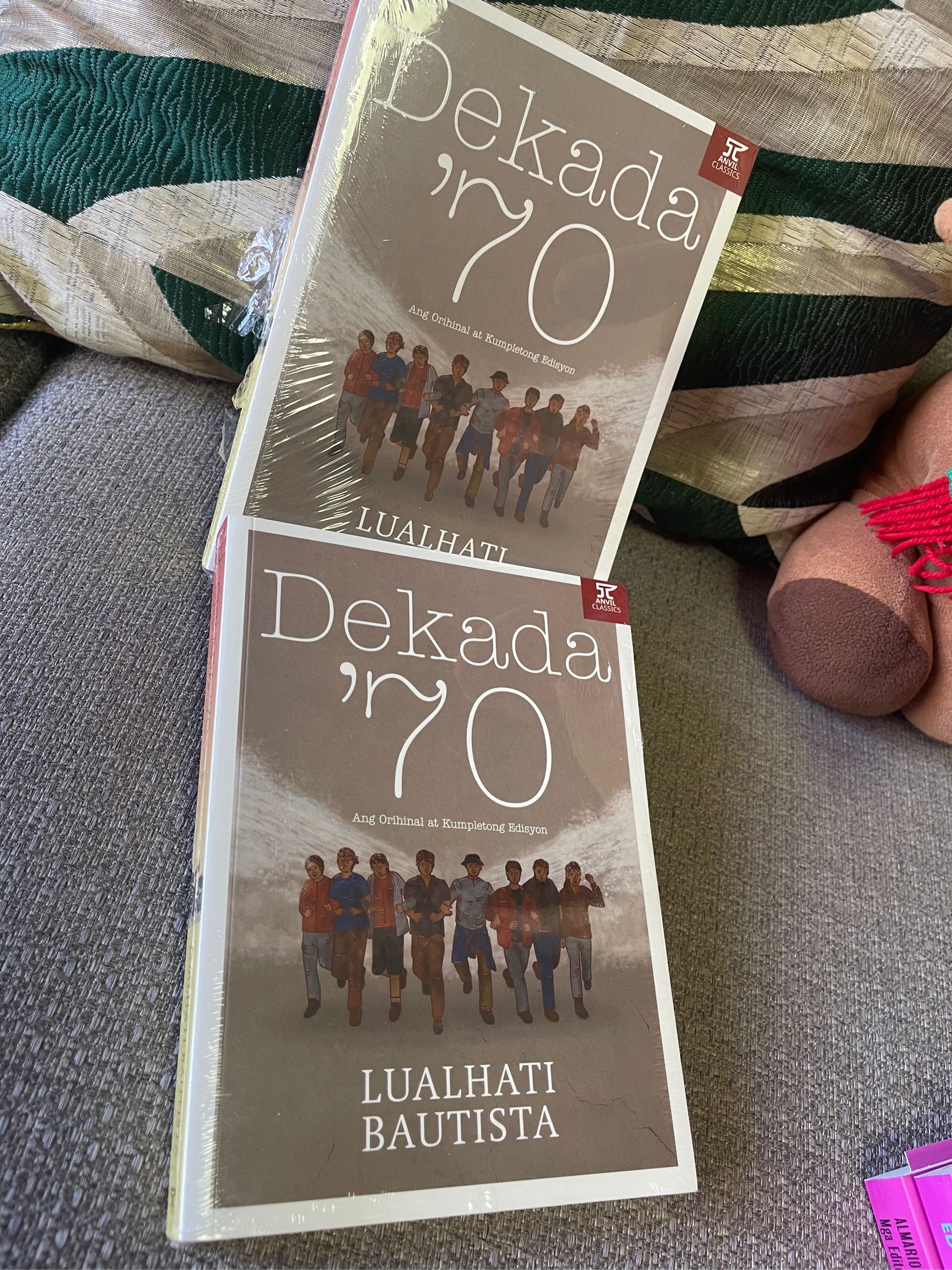 book review of dekada 70