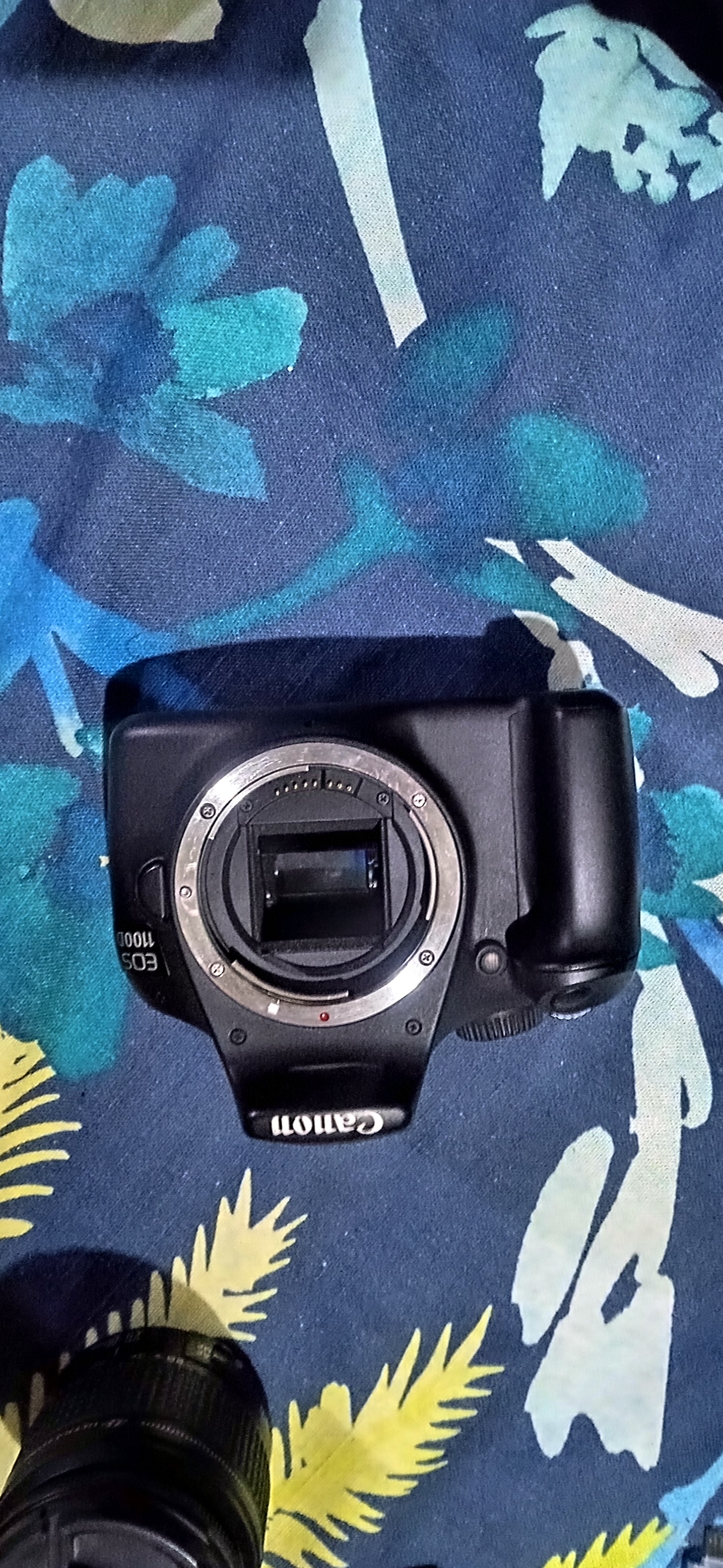 Canon 1100D DSLR Camera for HD Video Recording Photography