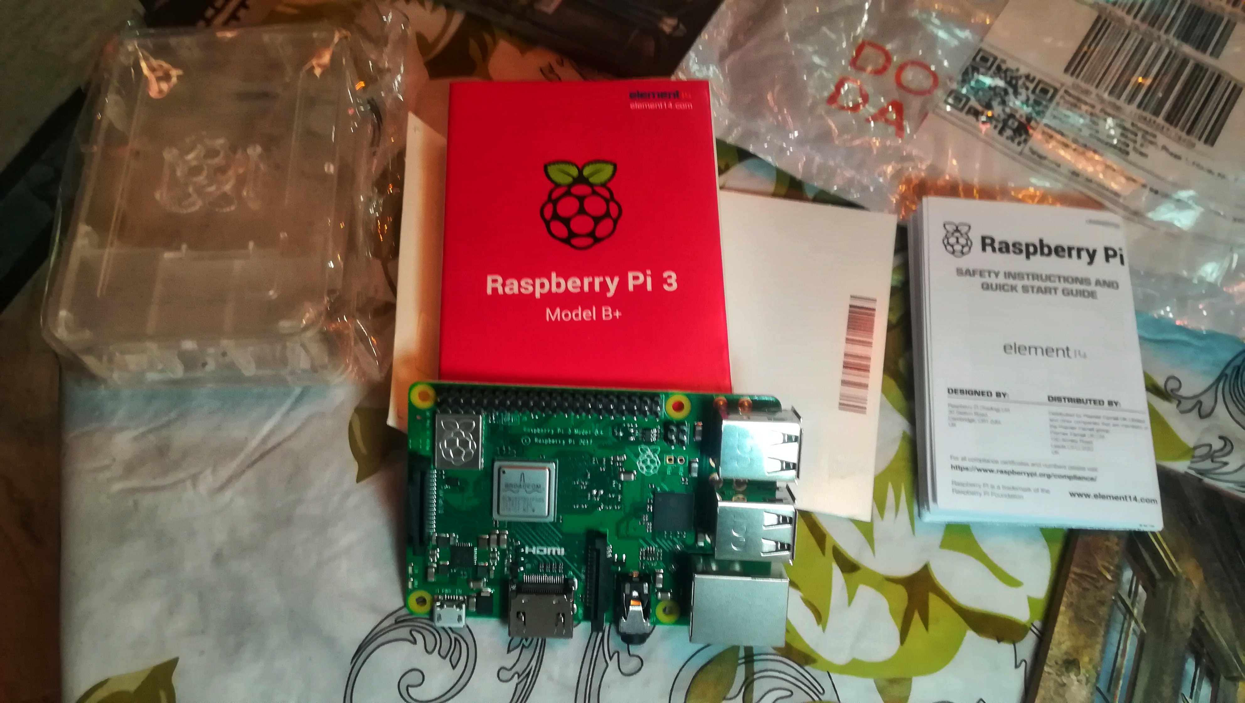  For Raspberry Pi 3 Model B+ (B Plus) Quad Core 1.4Ghz 64 Bit Cpu Wifi & Bluetooth Motherboard With V4 Case(Transparent)